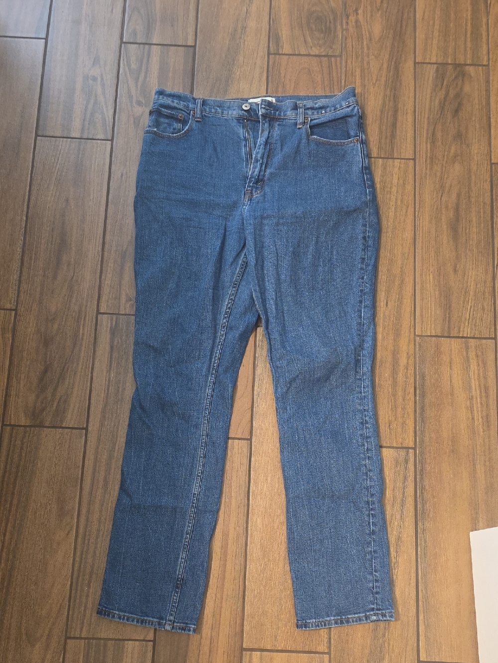 Abercrombie & Fitch Slim Straight Ultra High Rise Jeans in Blue